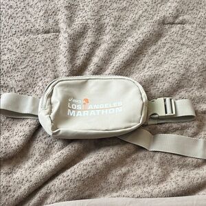 ASICS Beige Los Angeles Marathon Waist Pouch